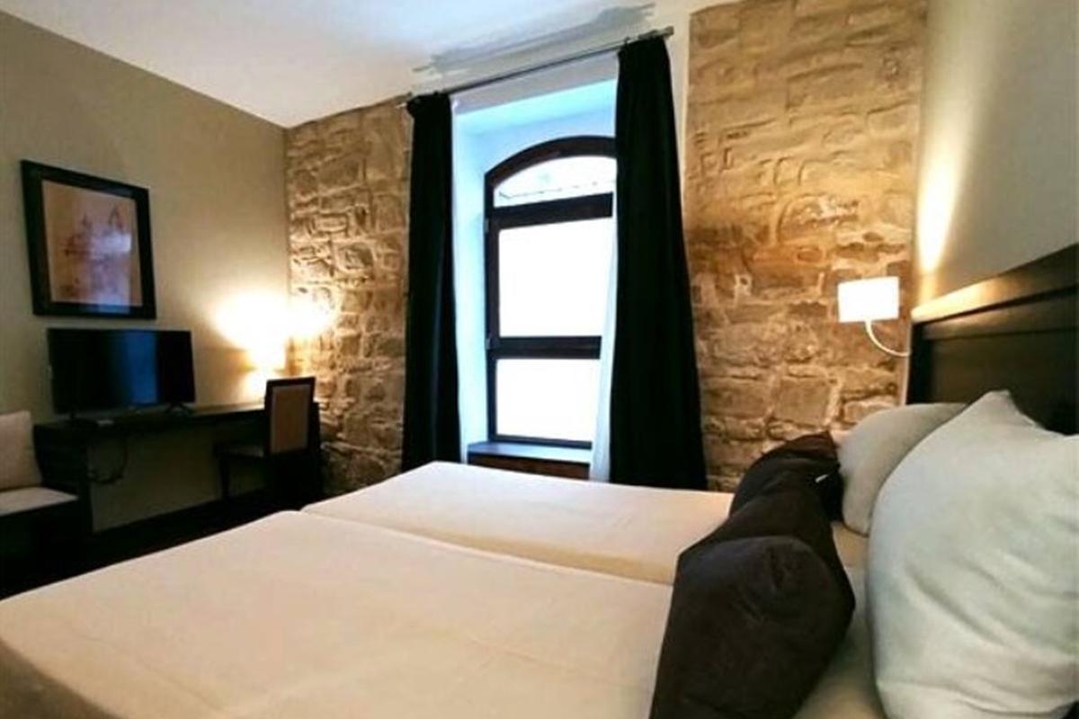 Hotel Baeza Monumental By Eme Hoteles Екстериор снимка