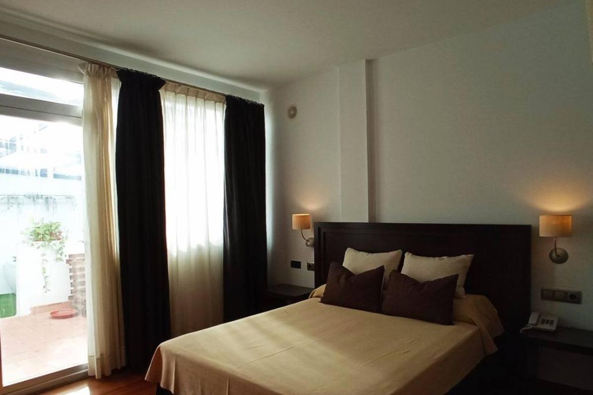 Hotel Baeza Monumental By Eme Hoteles Екстериор снимка