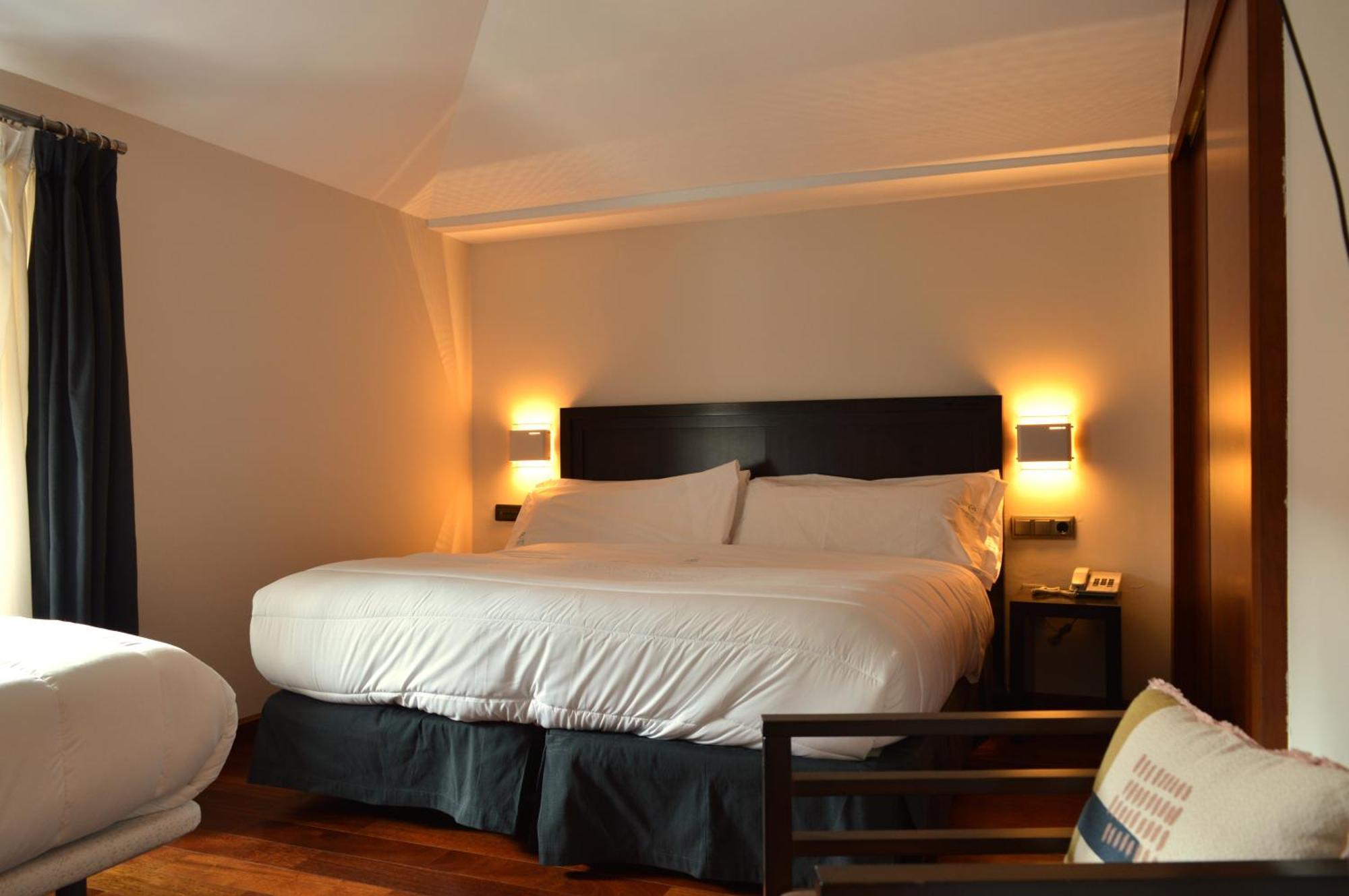 Hotel Baeza Monumental By Eme Hoteles Екстериор снимка