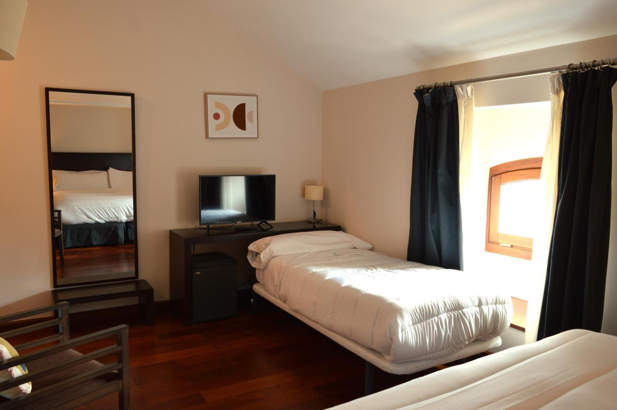 Hotel Baeza Monumental By Eme Hoteles Екстериор снимка
