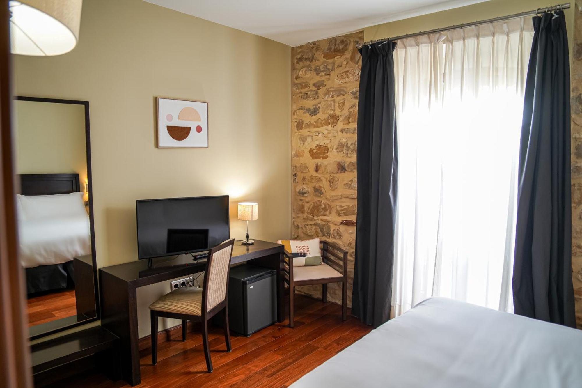 Hotel Baeza Monumental By Eme Hoteles Екстериор снимка