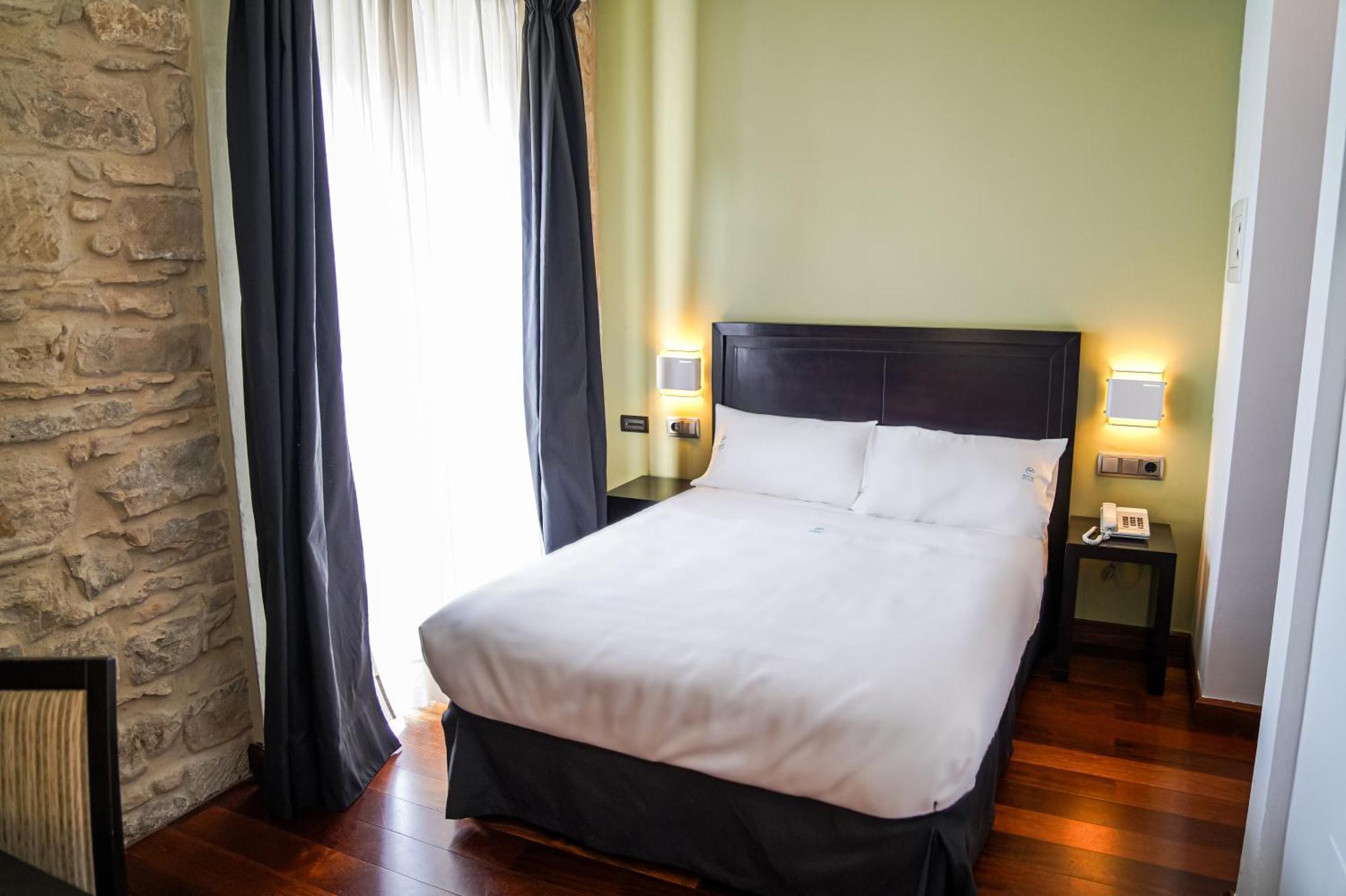 Hotel Baeza Monumental By Eme Hoteles Екстериор снимка