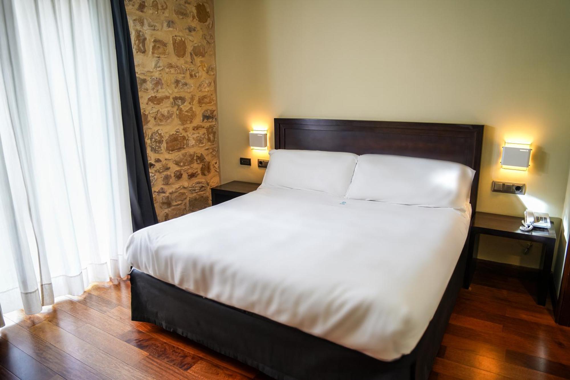 Hotel Baeza Monumental By Eme Hoteles Екстериор снимка