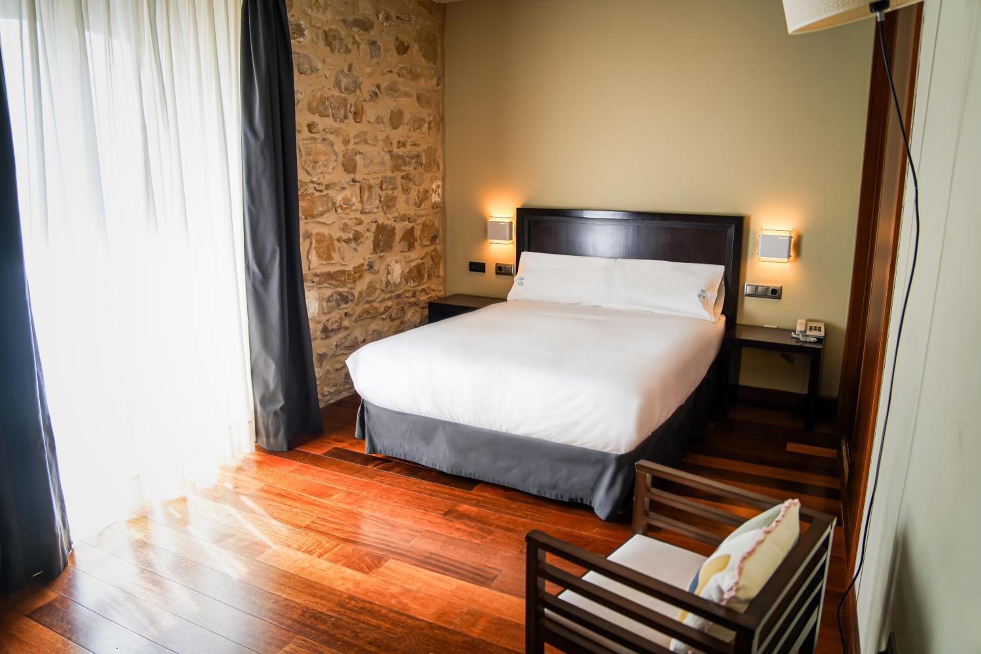 Hotel Baeza Monumental By Eme Hoteles Екстериор снимка