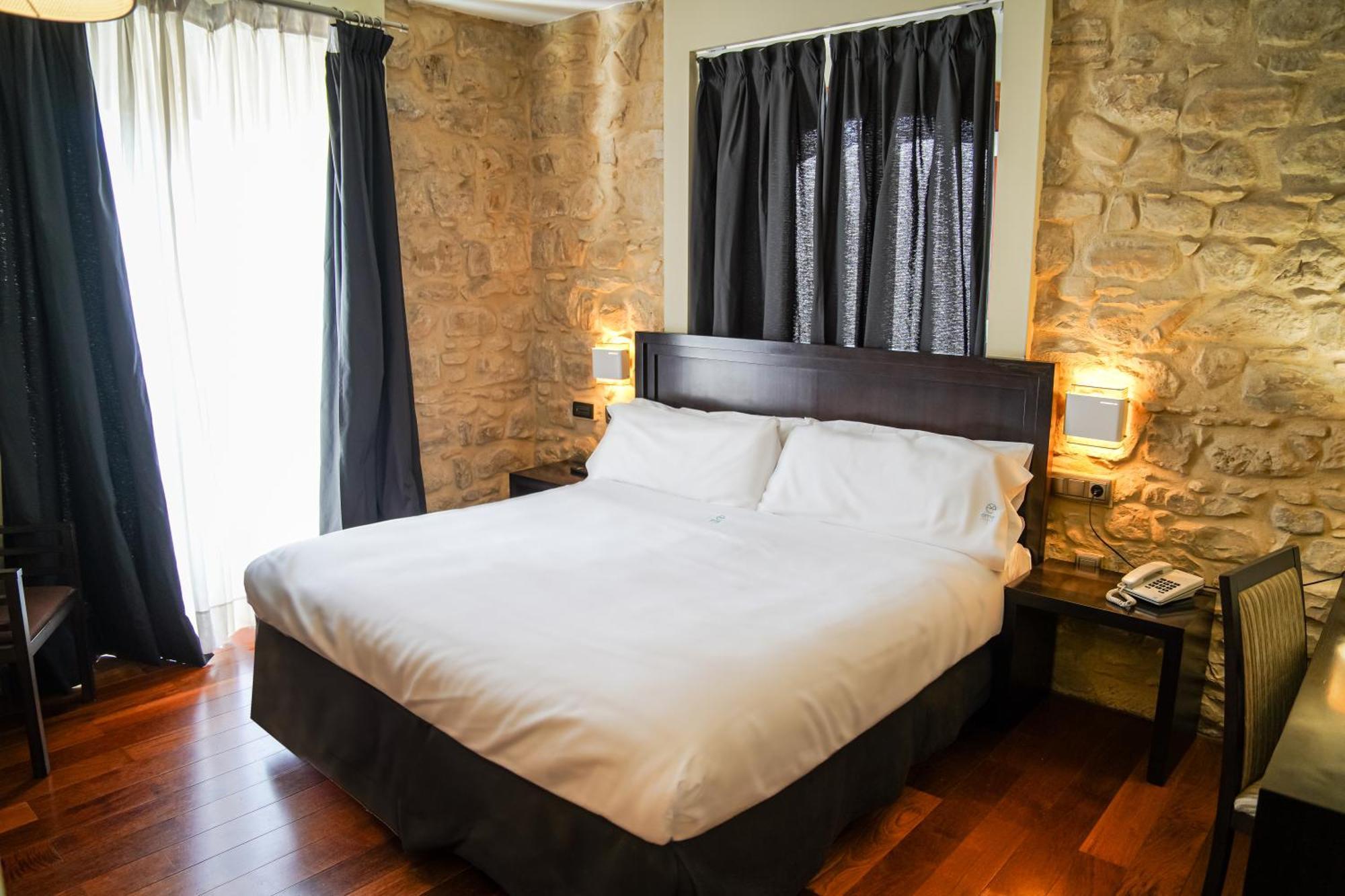 Hotel Baeza Monumental By Eme Hoteles Екстериор снимка