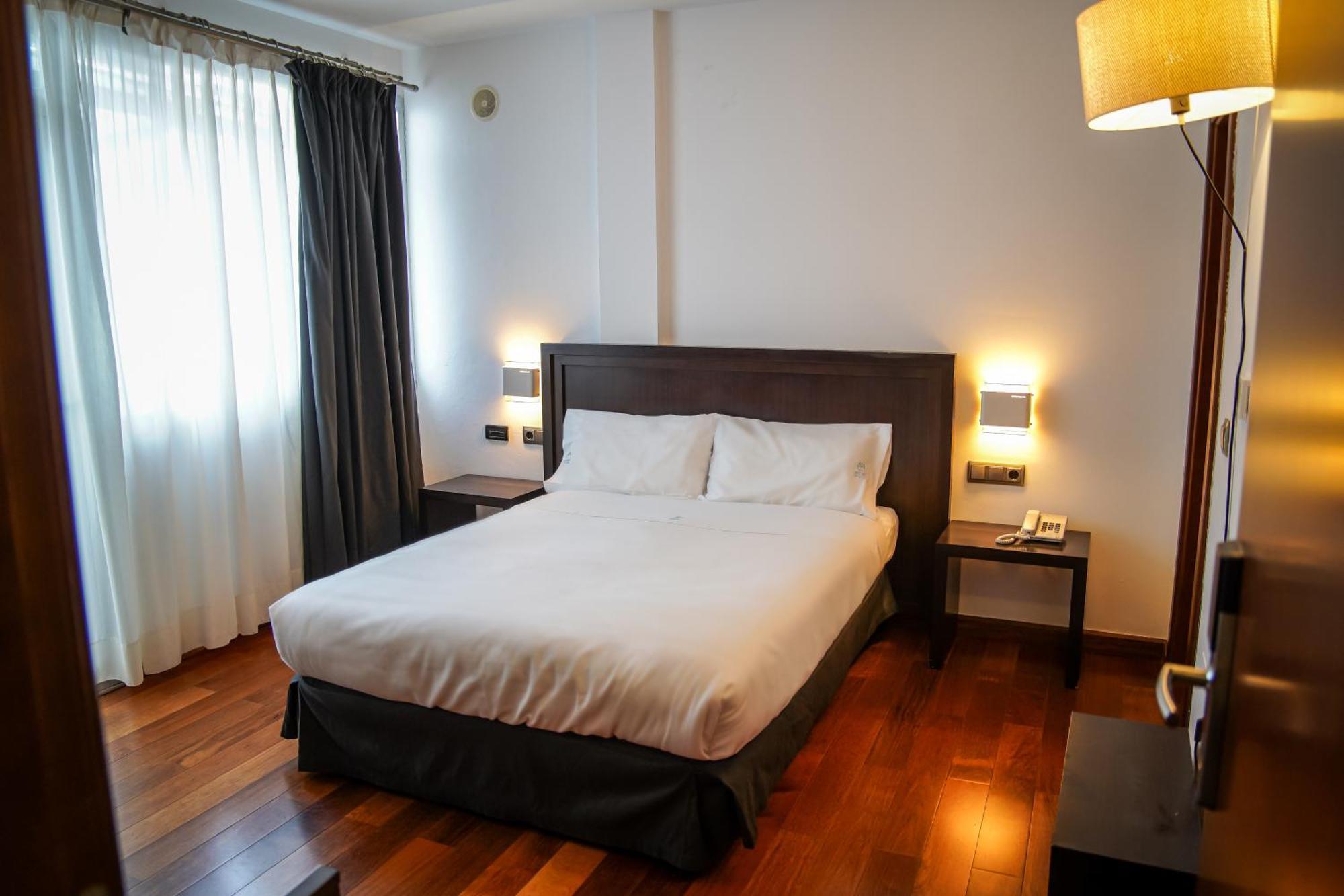 Hotel Baeza Monumental By Eme Hoteles Екстериор снимка